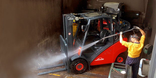 A Thoroughly Cleaned Forklift Can Enhance Productivity Of Your Warehousing Facility